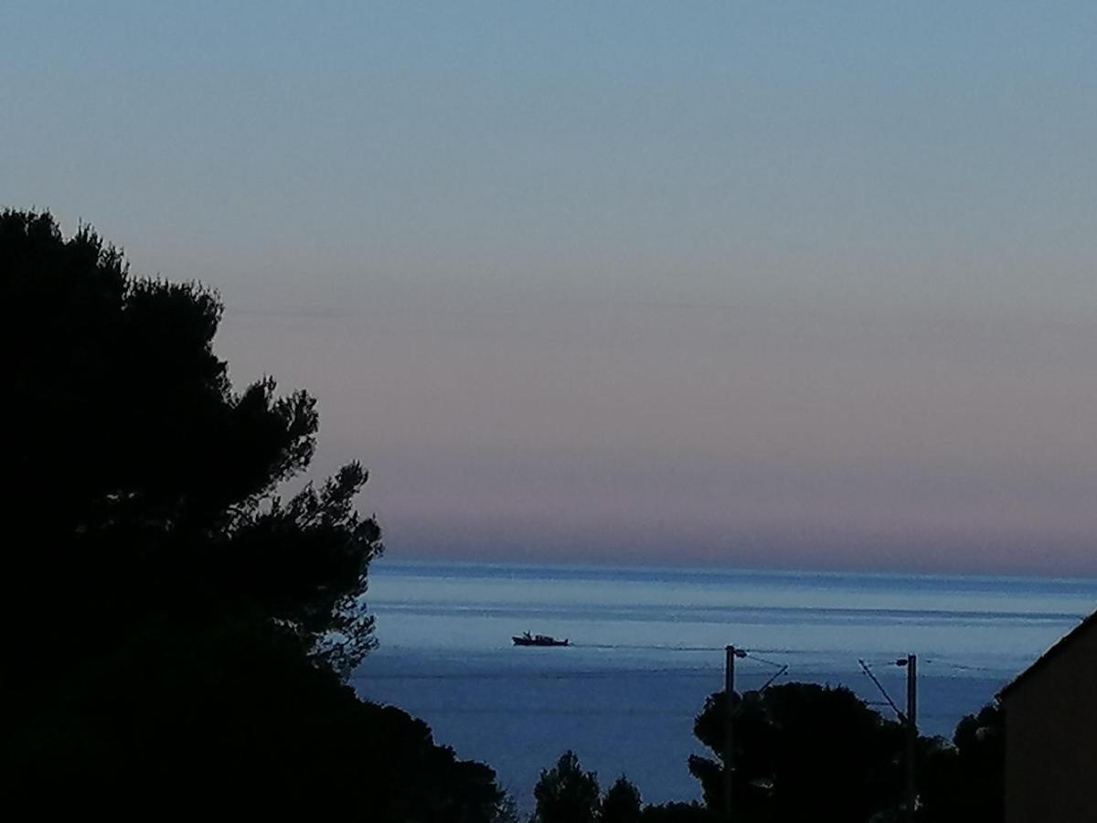 Sanary Les Gorguettes, Studio Avec Terrasse Vue Mer, A 10 Min A Pieds De La Plage מראה חיצוני תמונה